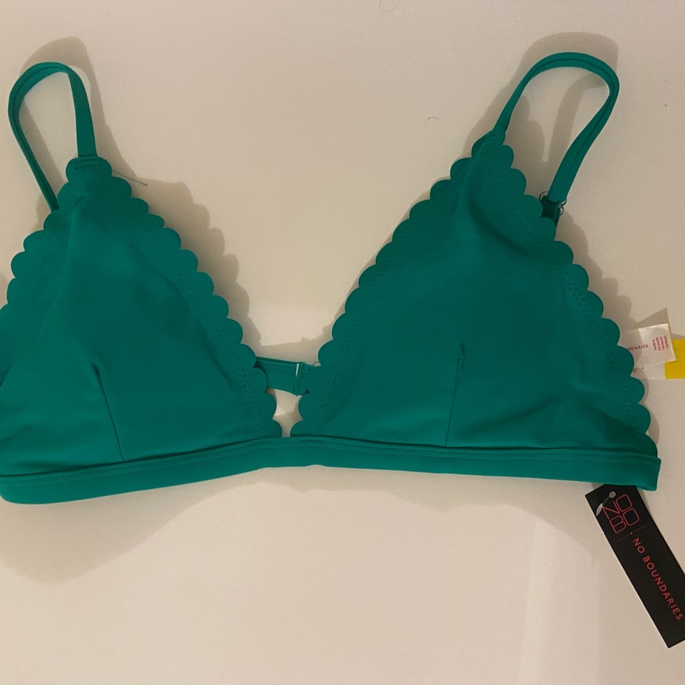 No Boundaries NWT green scallop bikini top